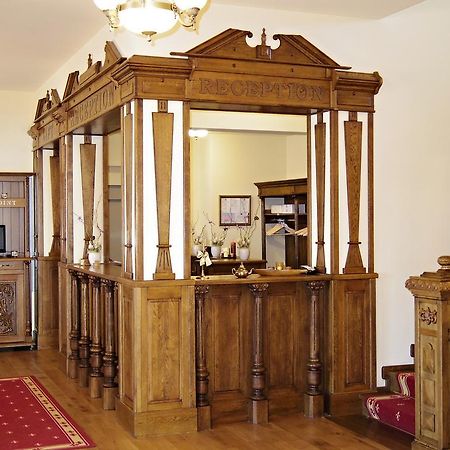 皇家城堡酒店 Mosnita Noua 外观 照片